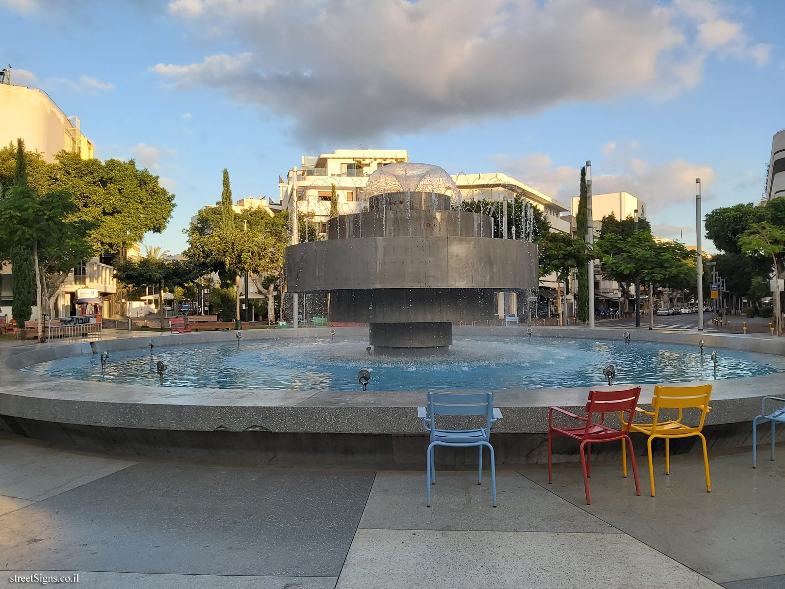 Tel Aviv - Dizengoff Square - "Water and Fire" by Yaakov Agam