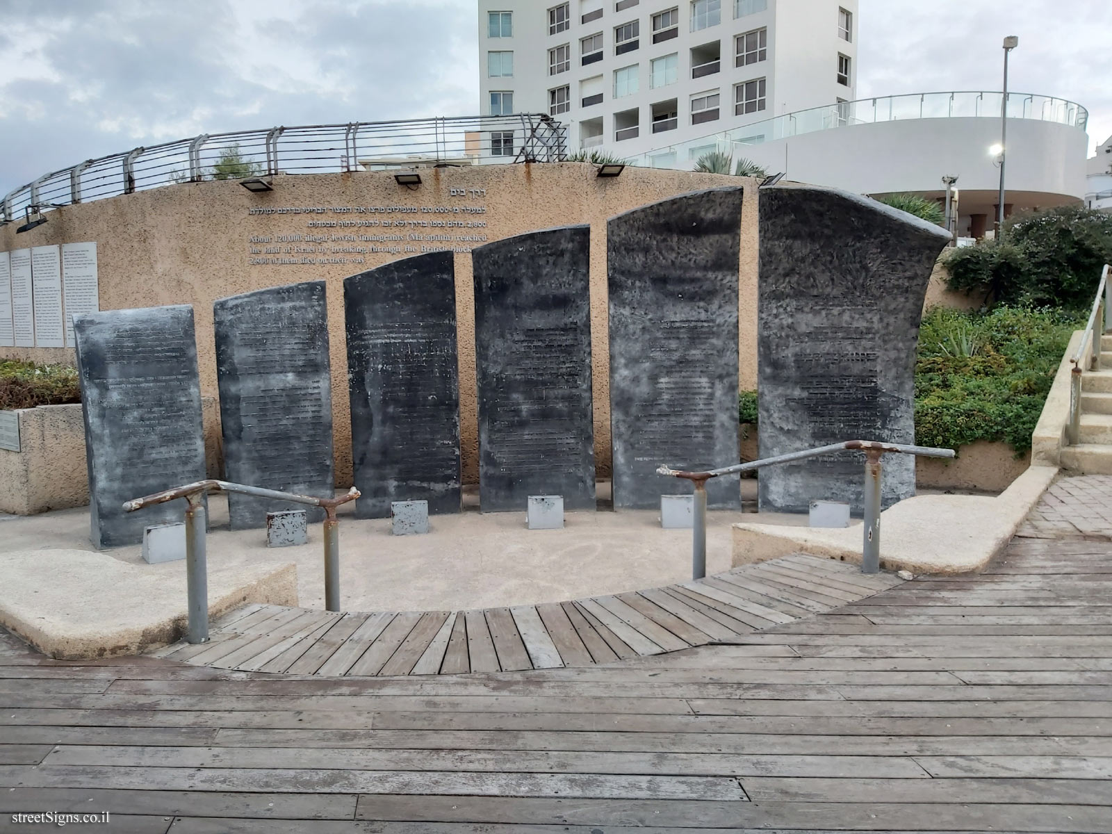 Tel Aviv - The Ha’apala Memorial in London Garden - HaYarkon St 88, Tel Aviv-Yafo, Israel