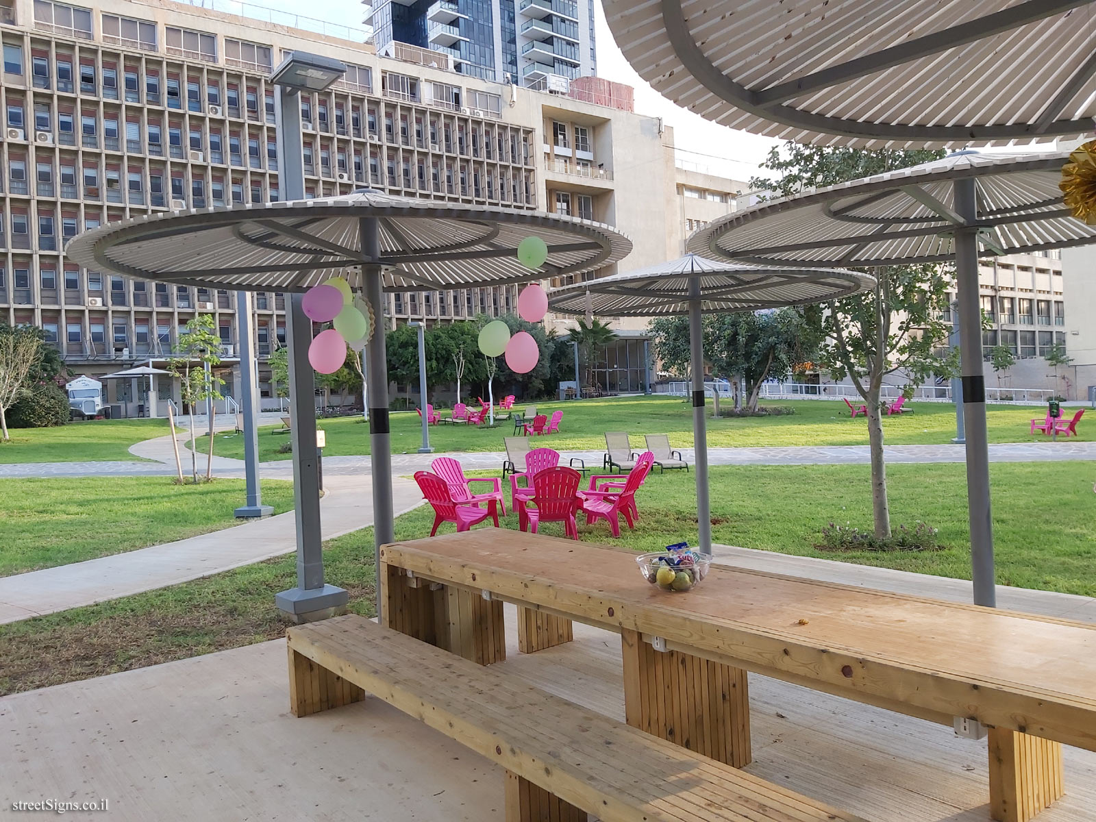 Tel Aviv - Histadrut Garden - Arlozorov St 93, Tel Aviv-Yafo, Israel