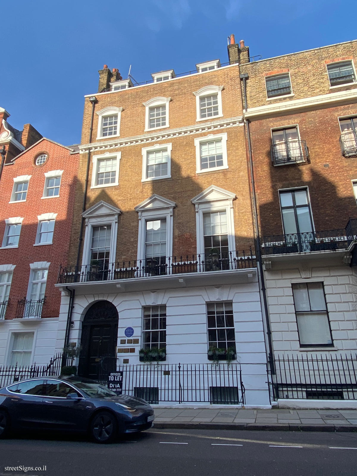 London - Commemorative plaque where the composer Hector Berlioz stayed - 58 Queen Anne St, Marylebone, London W1G 8HW, UK