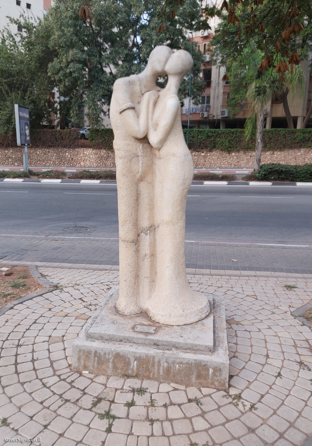 "The two of us together" Outdoor statue of Dina Babay - Egoz St 7, Kiryat Ono, Israel