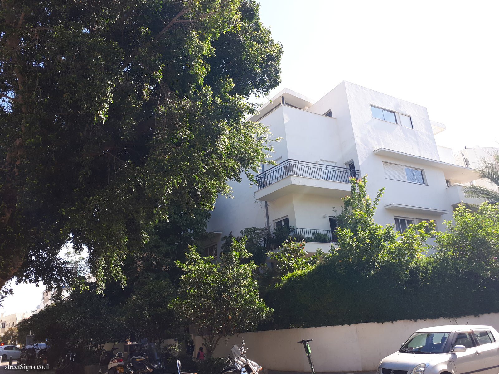 Tel Aviv - buildings for conservation - 2 Dov Hoz, 1 Ben Ami