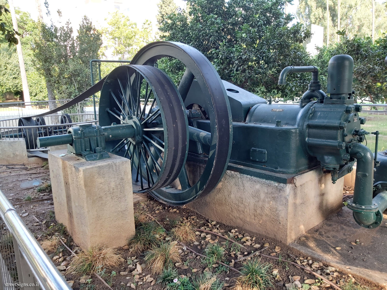 Hadera -  The founders’ garden - The diesel pump - Mordehai Rodin St 3, Hadera, Israel