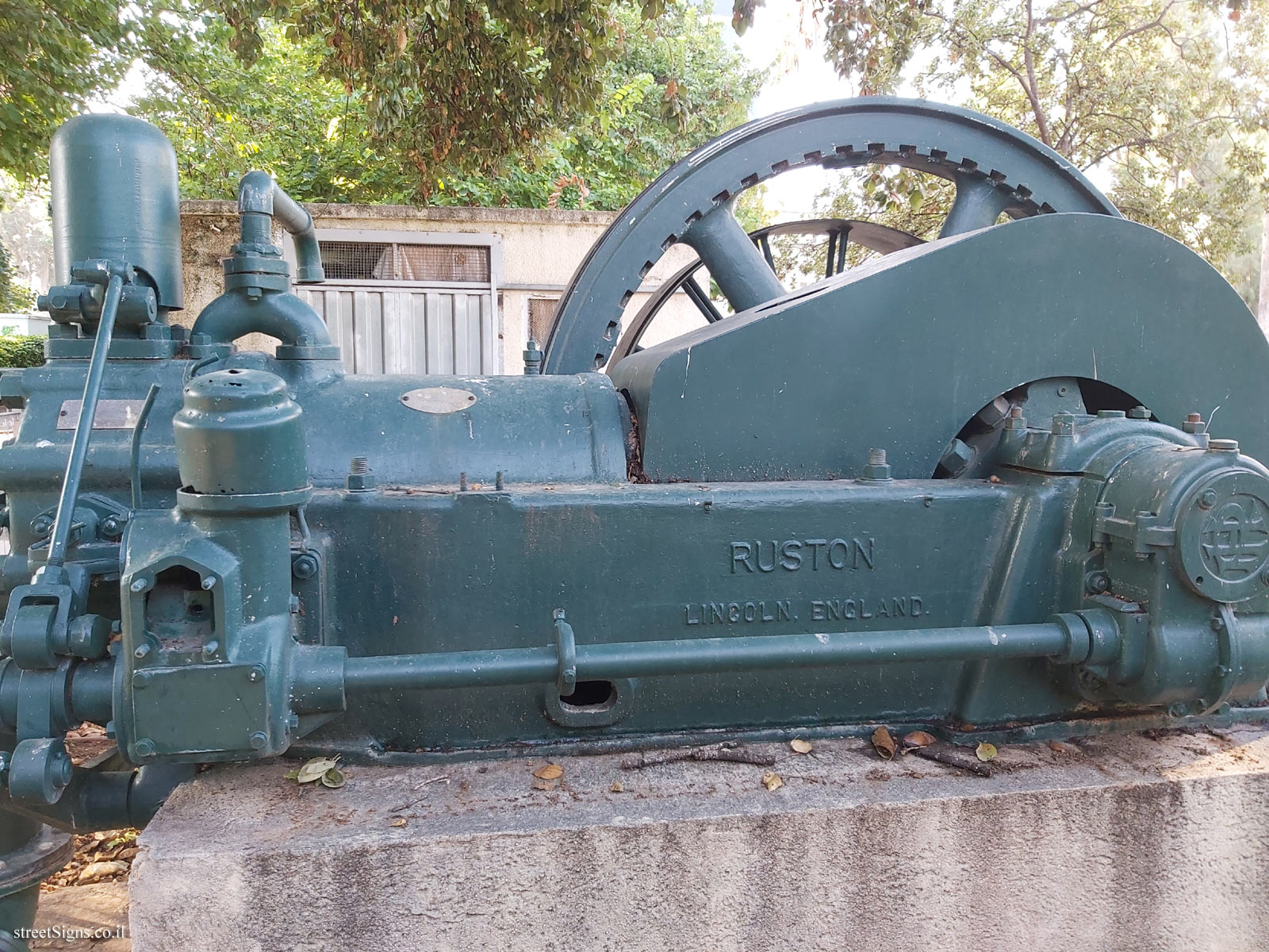 Hadera -  The founders’ garden - The diesel pump - Mordehai Rodin St 3, Hadera, Israel