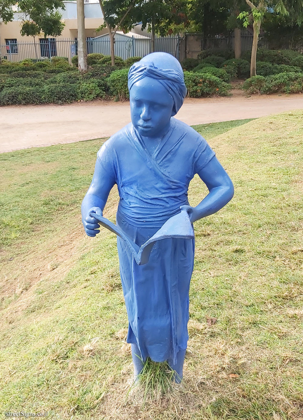 Kiryat Ono - "Installation art" Outdoor statue of Ofra Zimbalsta - Reisfeld Park