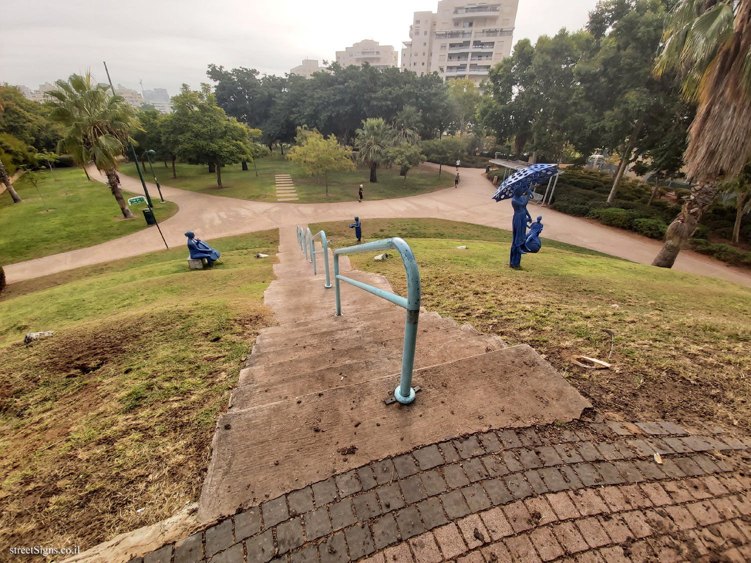 Kiryat Ono - "Installation art" Outdoor statue of Ofra Zimbalsta - Reisfeld Park