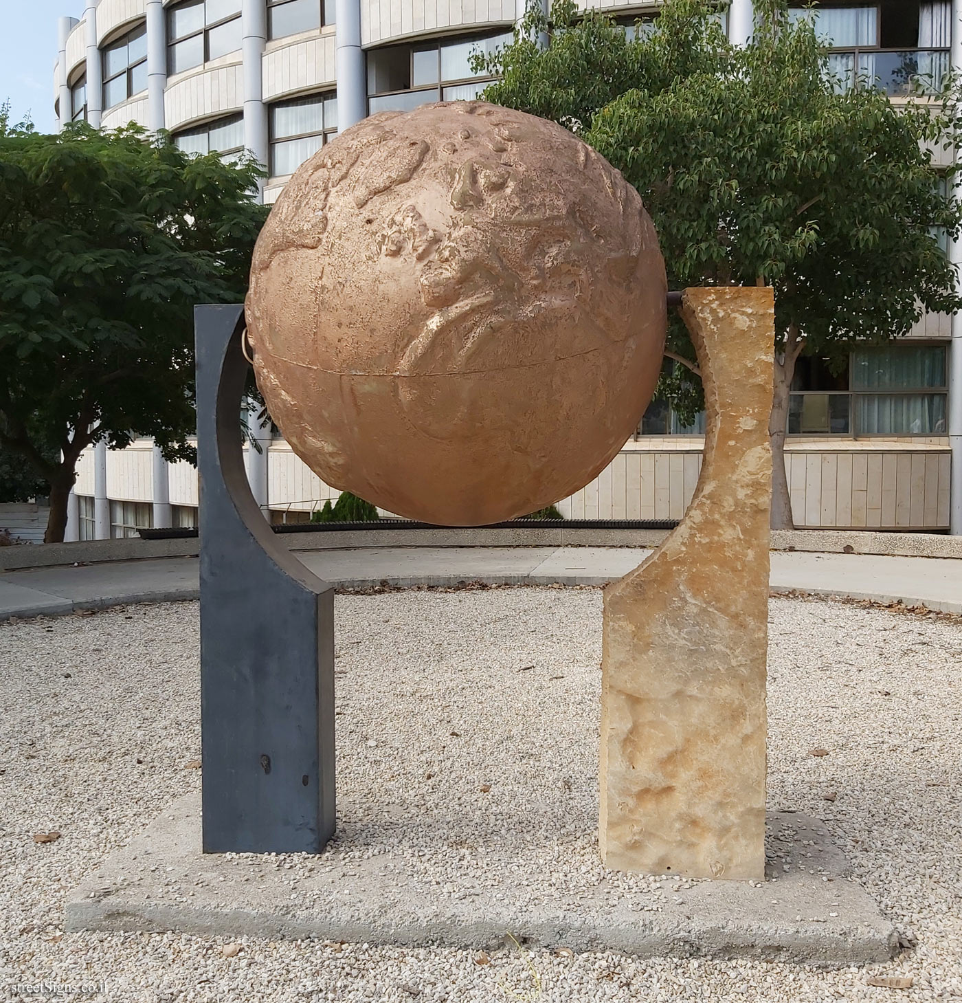 "Untitled" Rannia Akel, Jamal Hasan outdoor sculpture - The Topor sculpture garden at Sheba Hospital in Tel Hashomer