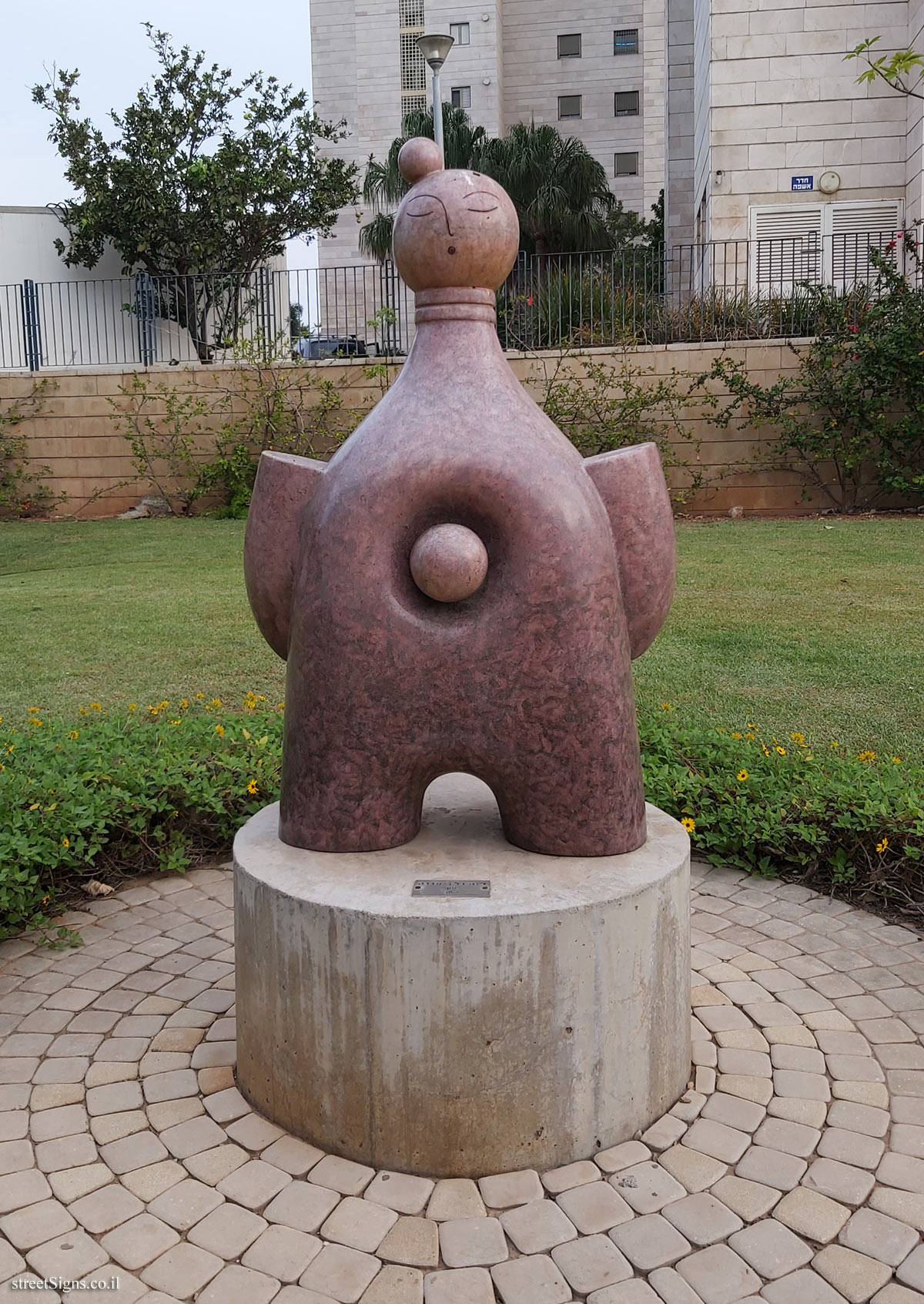 "Time" Outdoor statue of Dina Bleich-Zagreb - Egoz St 7, Kiryat Ono, Israel