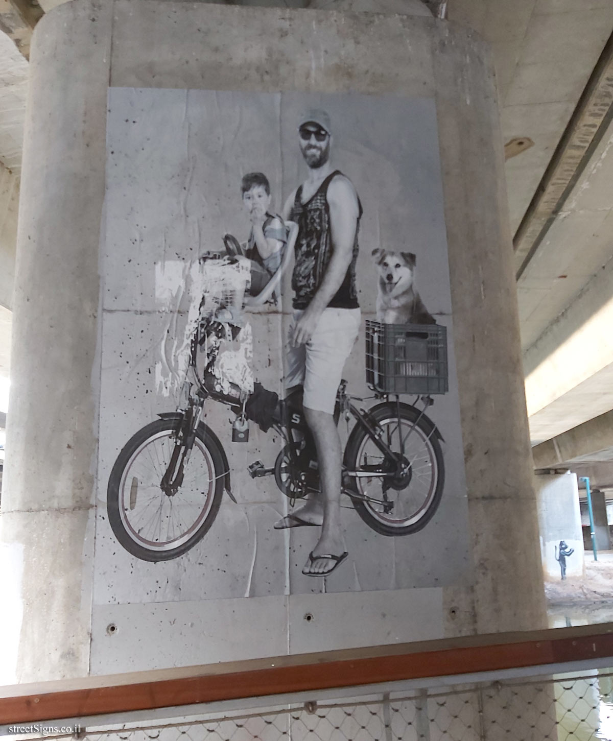 Tel Aviv - Hayarkon Park - Photo exhibition - "People of the Park" - Ayalon Highways  and the pedestrian bridges