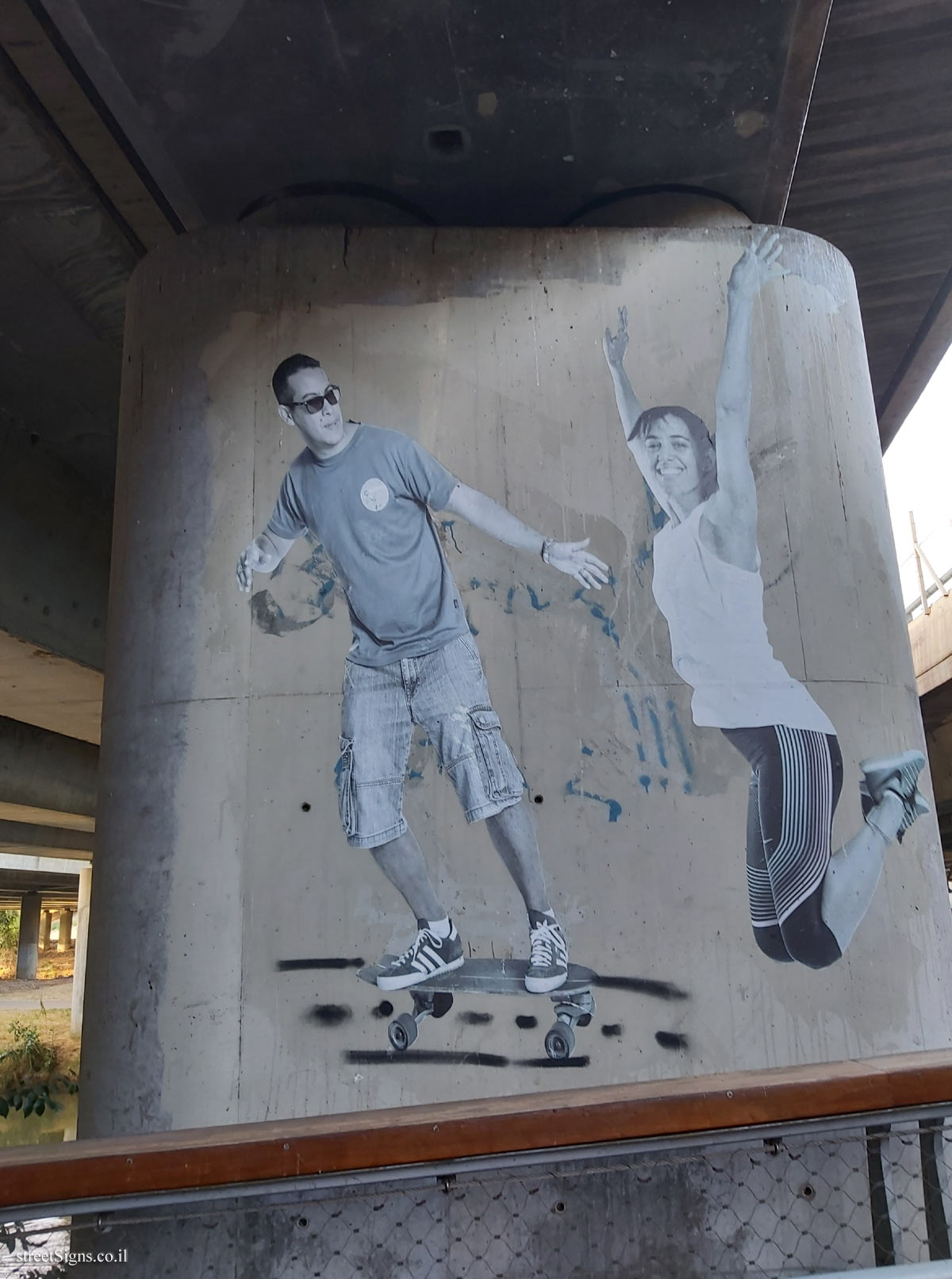 Tel Aviv - Hayarkon Park - Photo exhibition - "People of the Park" - Ayalon Highways  and the pedestrian bridges