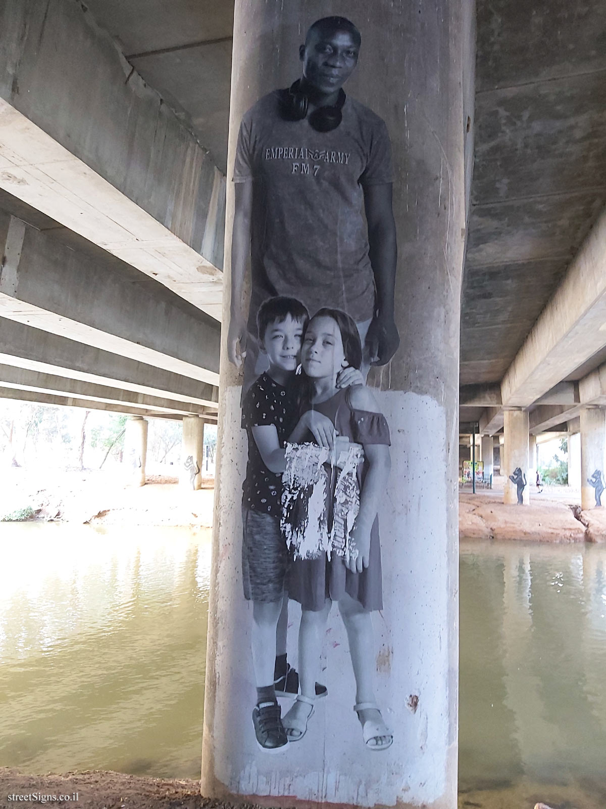 Tel Aviv - Hayarkon Park - Photo exhibition - "People of the Park" - Ayalon Highways  and the pedestrian bridges