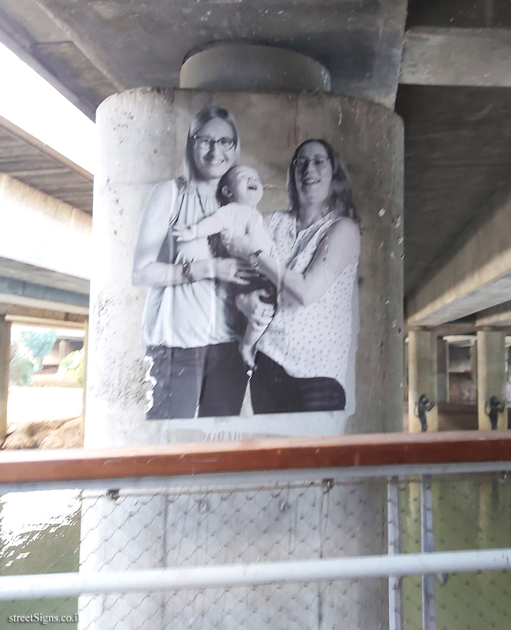 Tel Aviv - Hayarkon Park - Photo exhibition - "People of the Park" - Ayalon Highways  and the pedestrian bridges