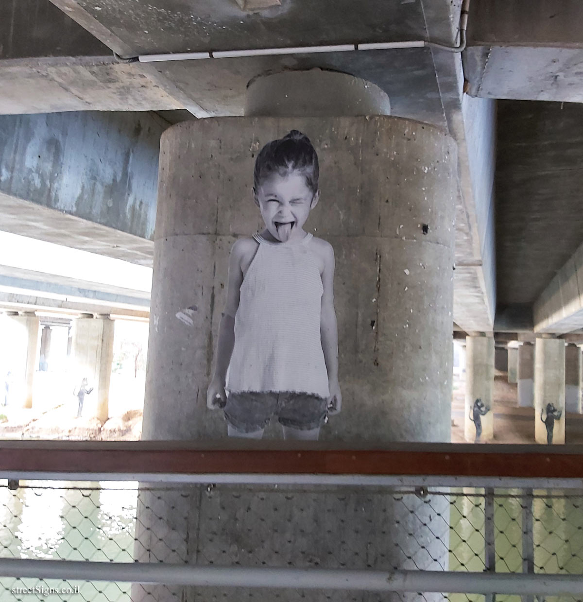 Tel Aviv - Hayarkon Park - Photo exhibition - "People of the Park" - Ayalon Highways  and the pedestrian bridges