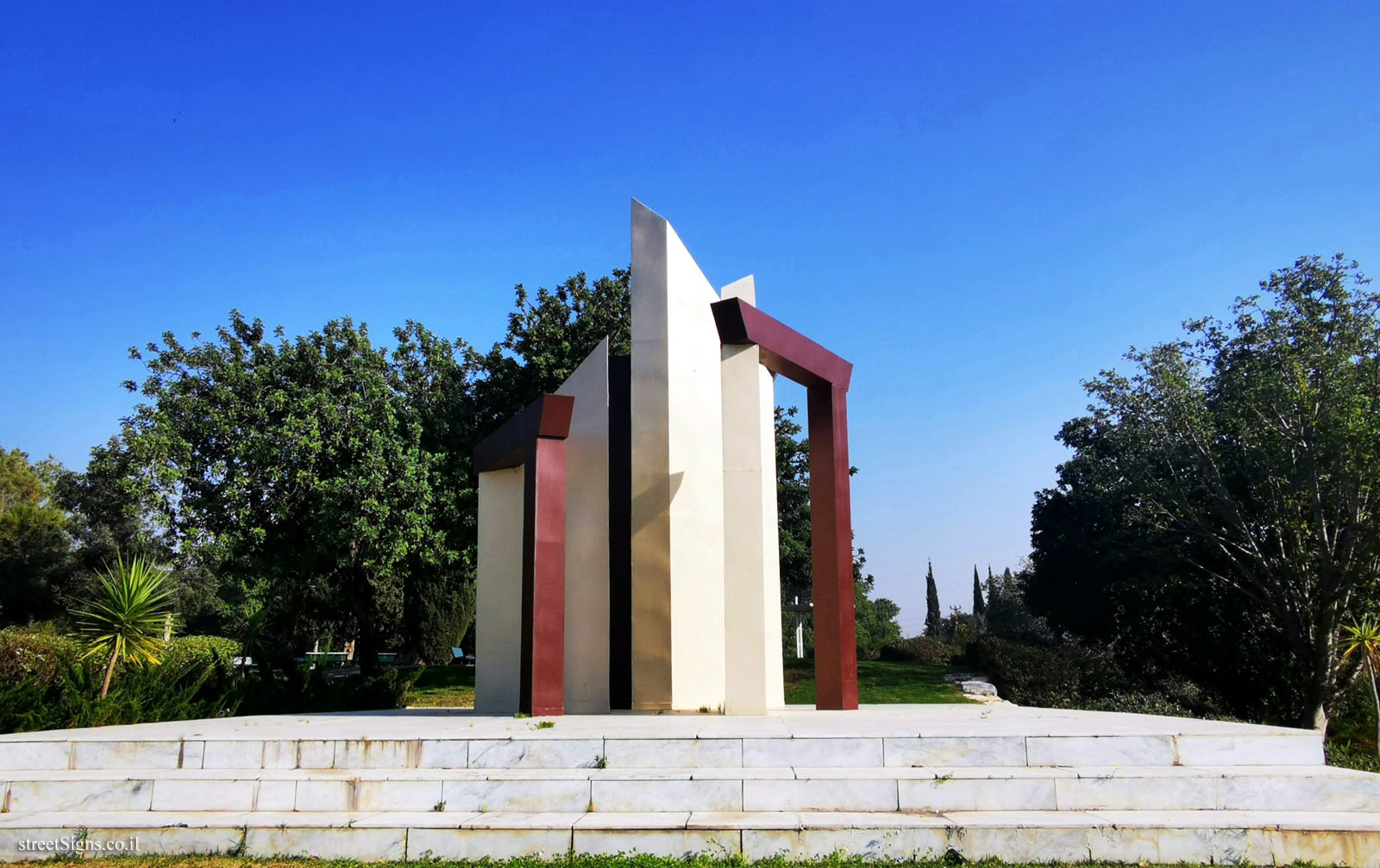 Rishon Lezion - Open Doors Monument - Khasidei Umot ha-Olam St 5, Rishon LeTsiyon, Israel