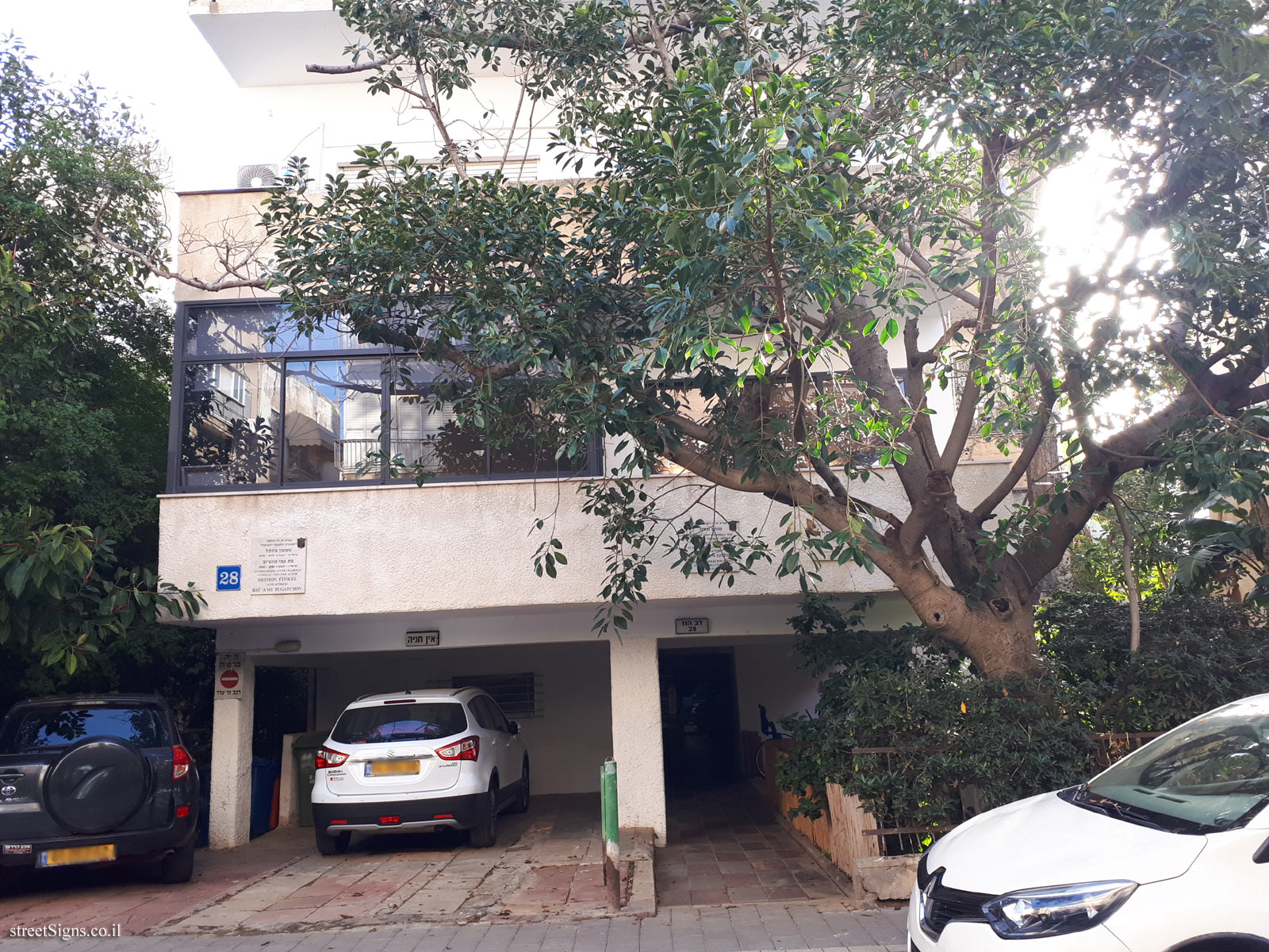 The house of  Shimon Finkel & Bat Ami Pugatchov - Dov Hoz St 28, Tel Aviv-Yafo, Israel