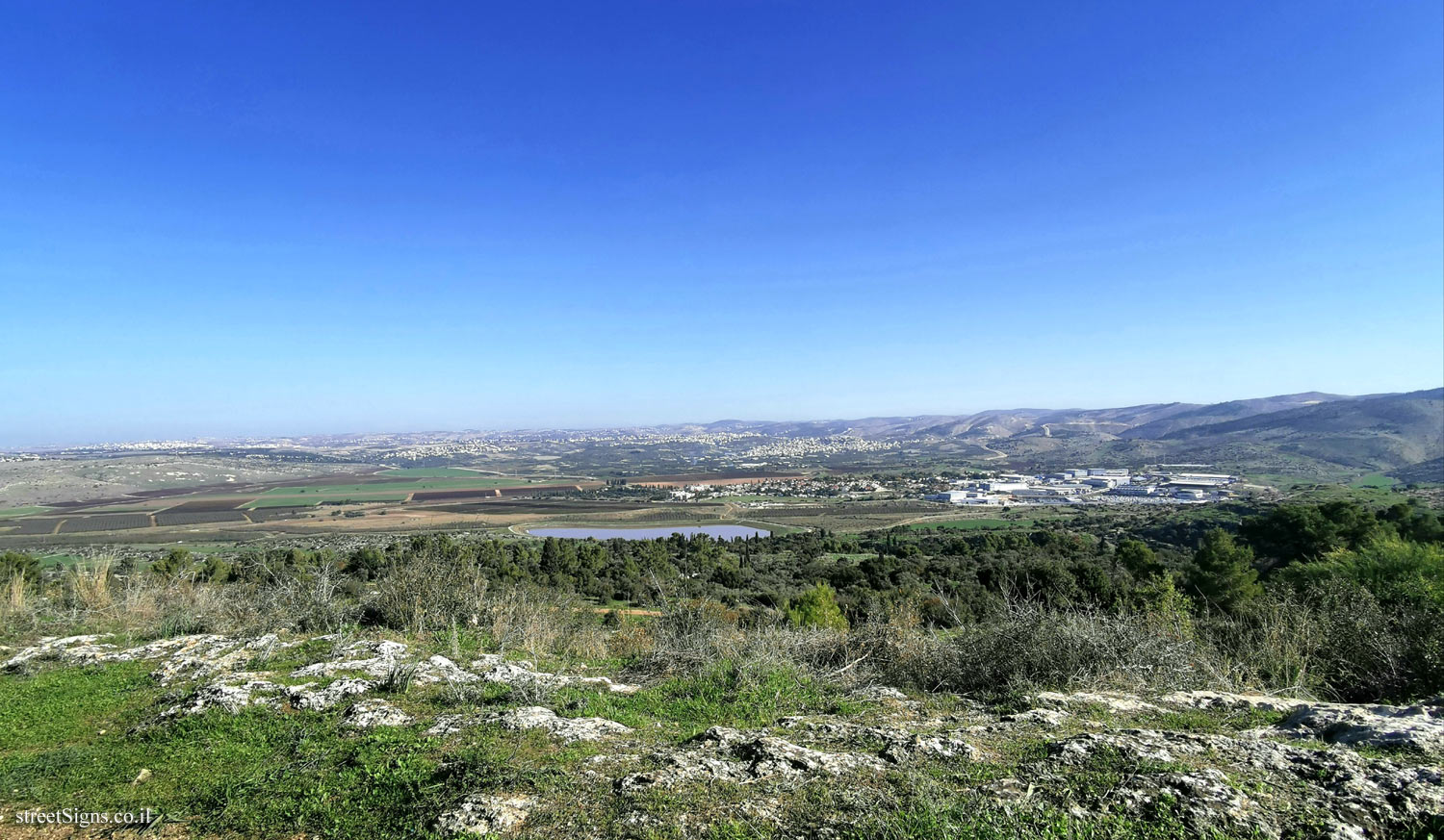 Ayalon Valley Lookout - Ayyalon-Canada Park