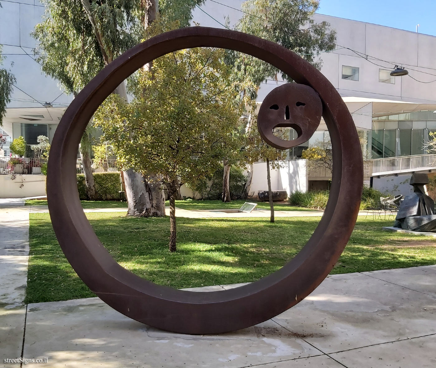 Tel Aviv - Lola Beer Ebner Sculpture Garden - "Scream" outdoor sculpture by  Menashe Kadishman - Tel Aviv Museum