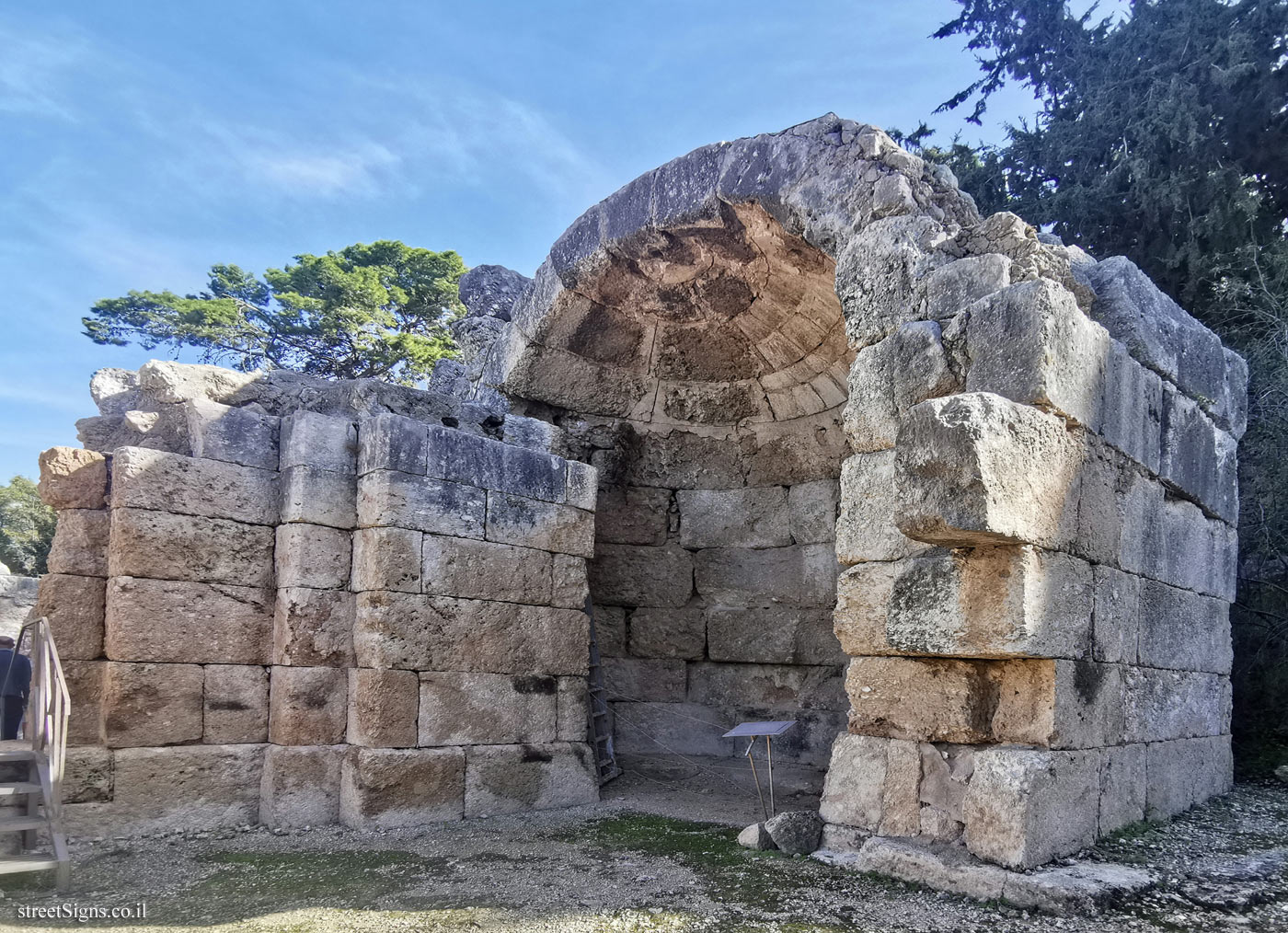 Emmaus Nicopolis - The southern apse - Latrun Interchange