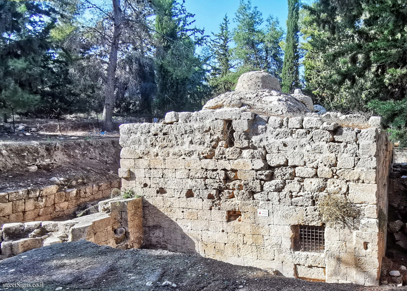 Emmaus Nicopolis - Roman bathhouse - Latrun Interchange