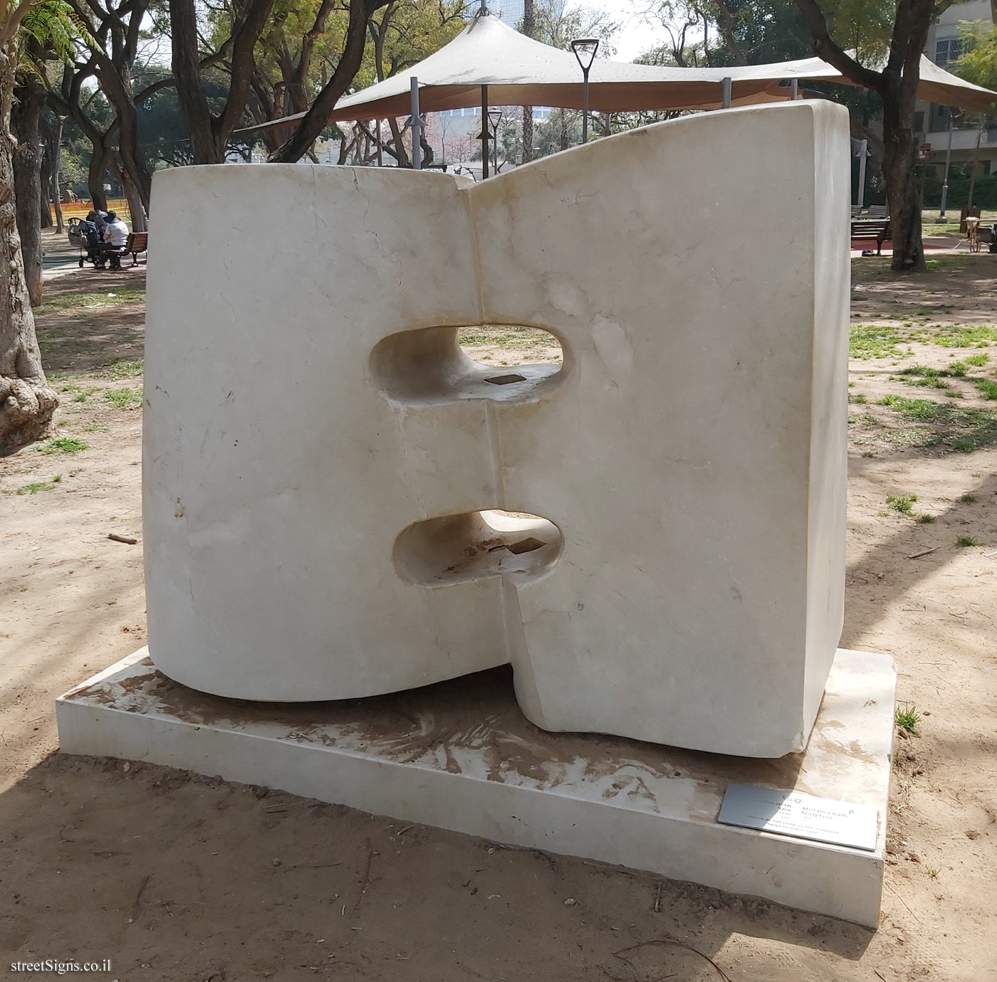 Tel Aviv - "Sculpture" - Outdoor sculpture by Miriam Chalfi - Dubnov St 25 (Dubnov Garden), Tel Aviv-Yafo, Israel