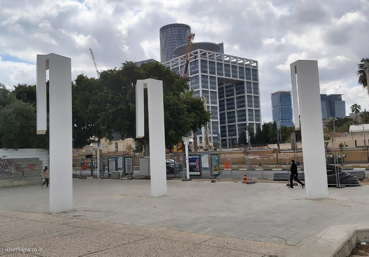 Tel Aviv - "Trio" - Outdoor sculpture by Michael Gross - Beit Ariela Plaza, Sderot Sha’ul HaMelech 25, Tel Aviv-Yafo, Israel