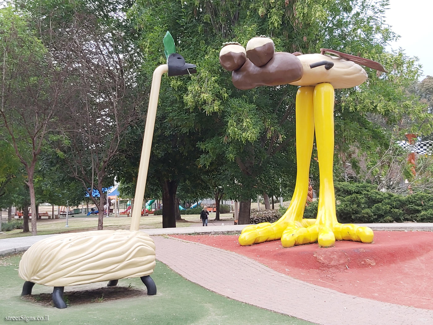 Holon - Story Garden - The cockroach that cockroach enters his head - Mota Gur St 17, Holon, Israel