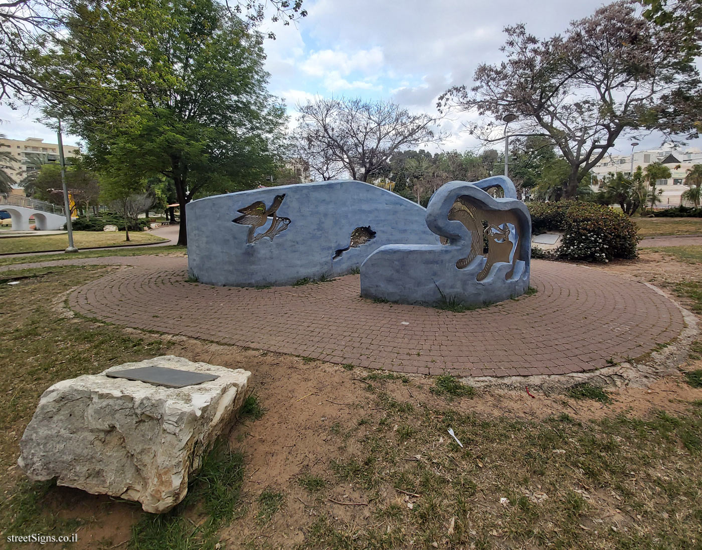 Holon - Story Garden - The fish that did not want to be a fish - Mota Gur St 17, Holon, Israel