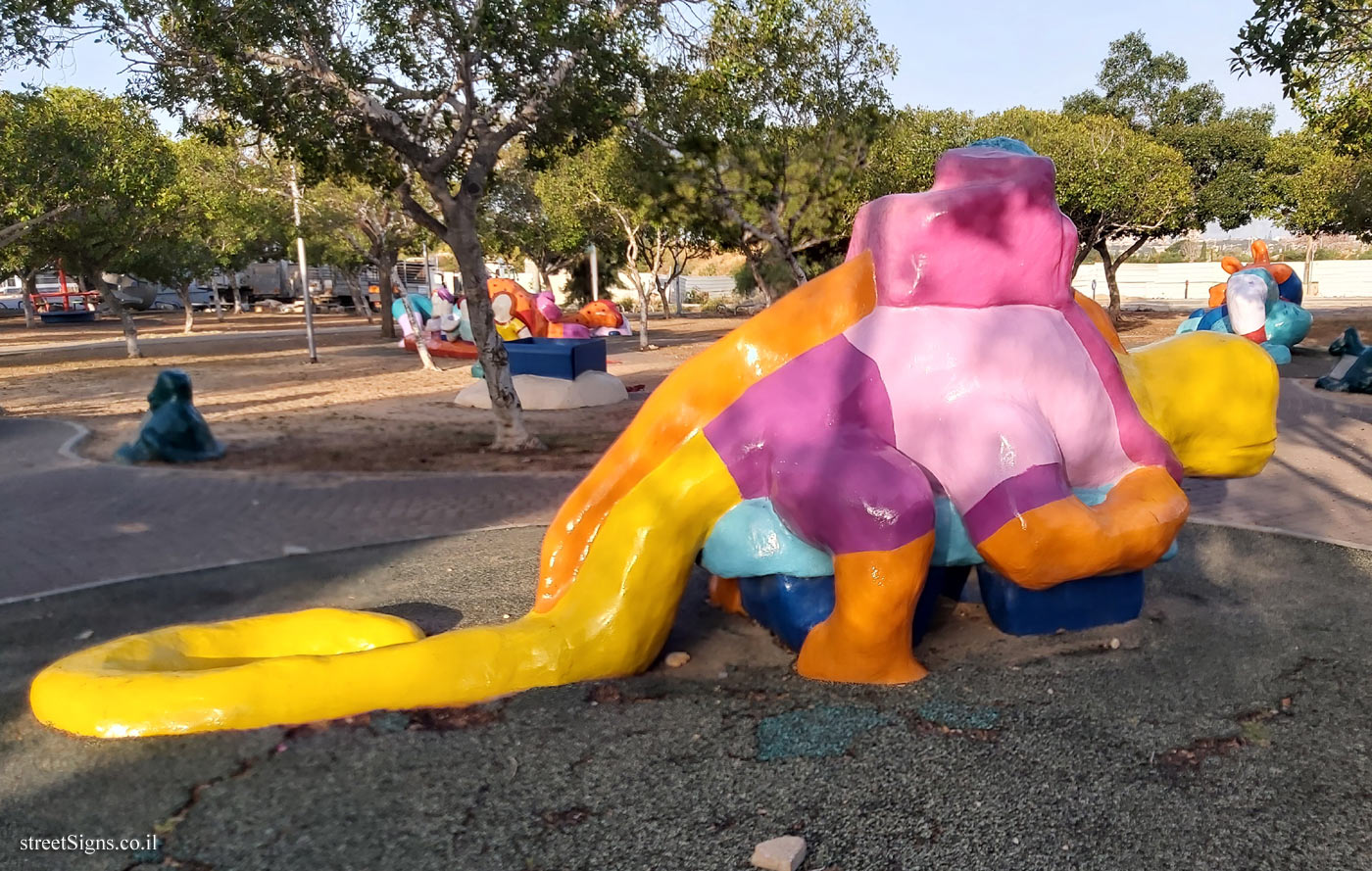 Holon - Story Garden - Dudu’s dinosaur - Dan Shomron, Holon, Israel