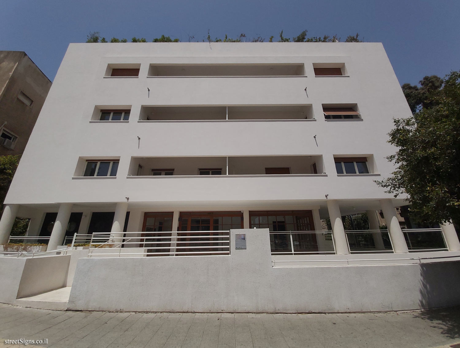 Tel Aviv - buildings for conservation - 10 Dizengoff