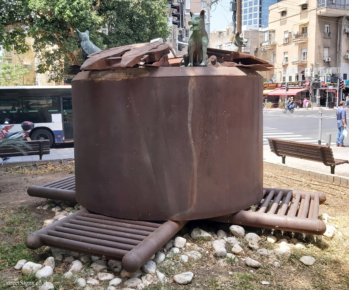 Tel Aviv - "Well and Four Dogs" - Outdoor sculpture by Yaacov Dorchin - Ben Zion Blvd/King George, Tel Aviv-Yafo, Israel