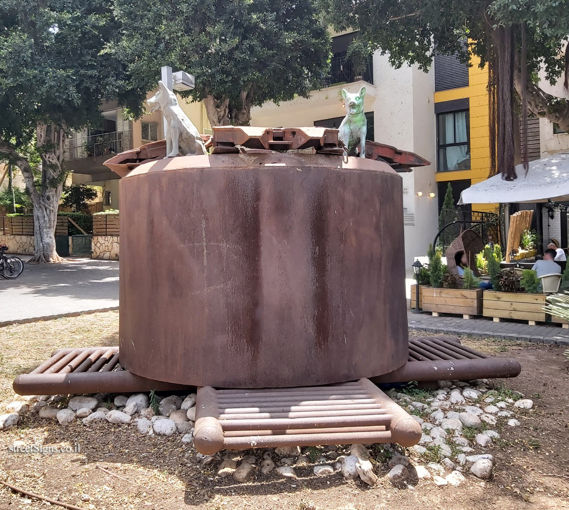 Tel Aviv - "Well and Four Dogs" - Outdoor sculpture by Yaacov Dorchin - Ben Zion Blvd/King George, Tel Aviv-Yafo, Israel