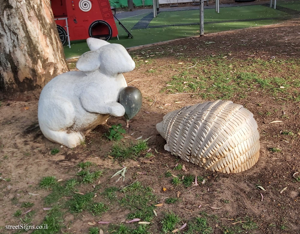 Holon - Story Garden - The rabbit Mamushi - Ha-Avoda St 12, Holon, Israel