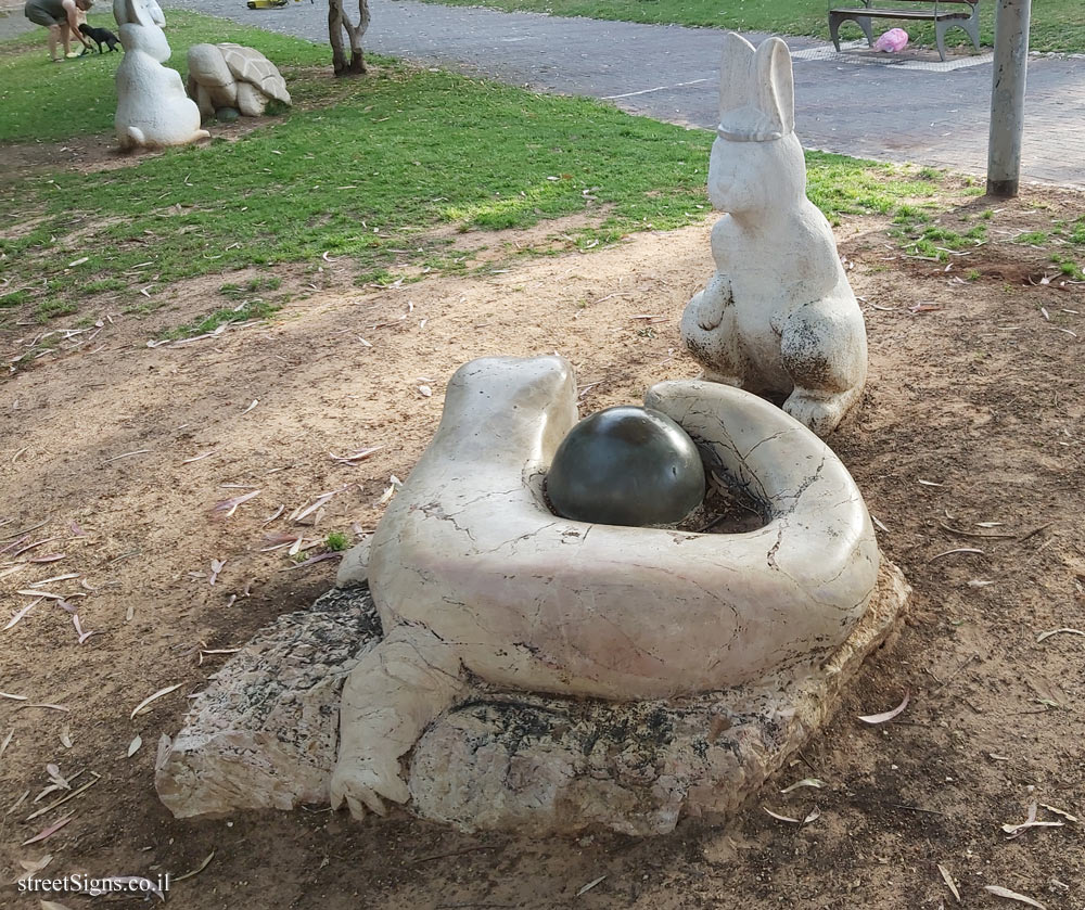 Holon - Story Garden - The rabbit Mamushi - Ha-Avoda St 12, Holon, Israel