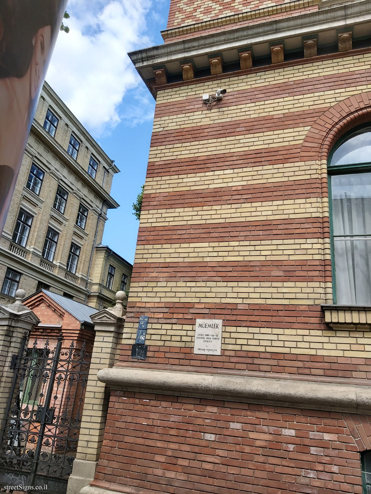 Budapest - Memorial plaque for a building built by Imre Steindl