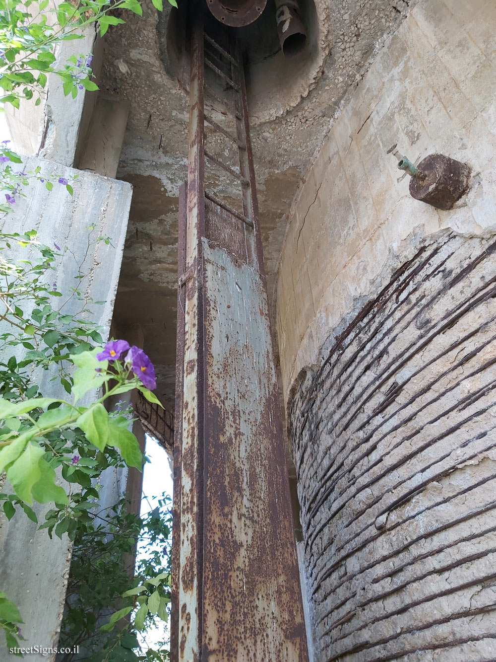 Be’er Tuvia - Heritage Sites in Israel - The large water pool - Ha-Rishonim St, Be’er Tuvia, Israel