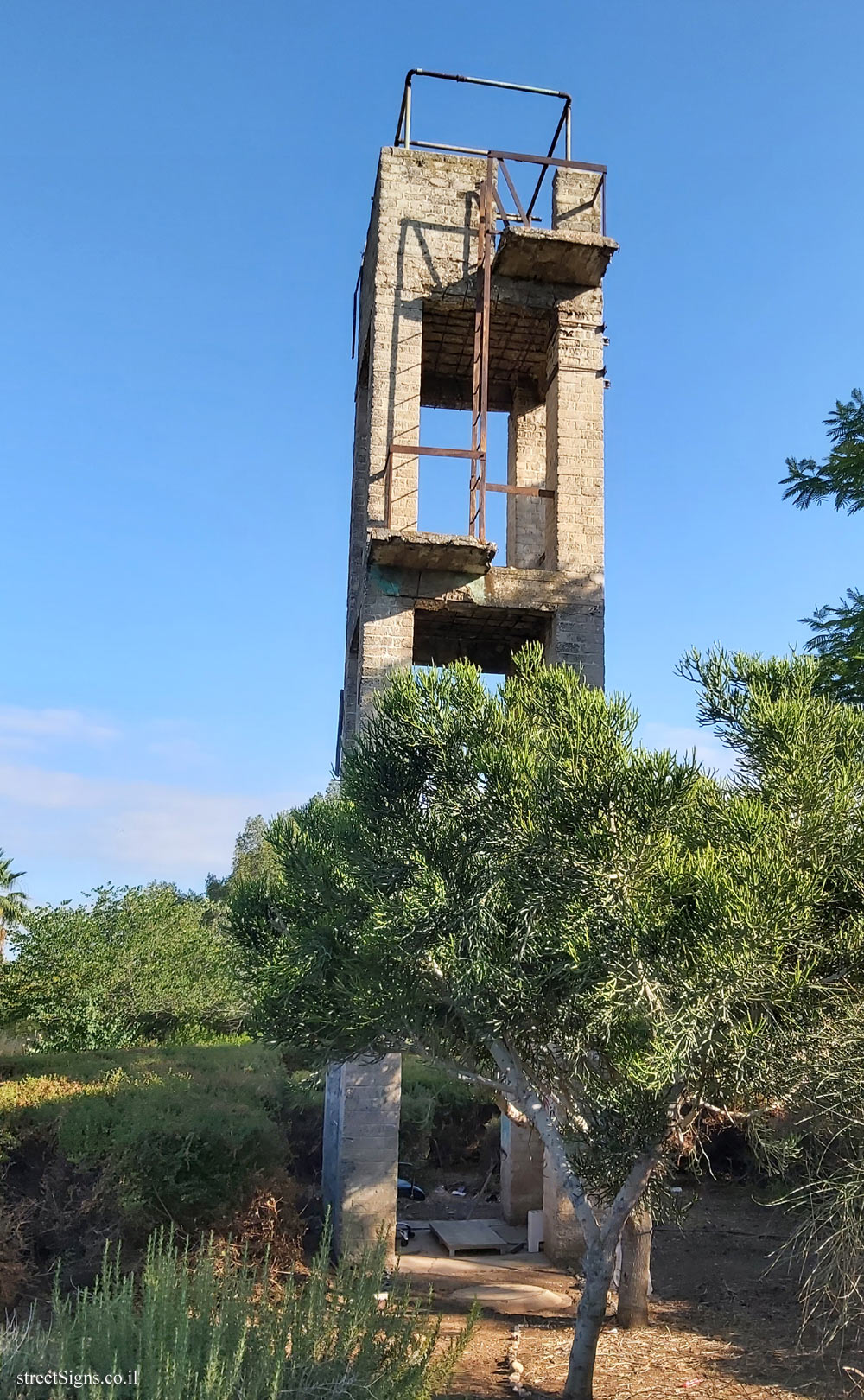 Rosh Haayin - Heritage Sites in Israel - British Watchtower (HaAtsmaut St) - HaAtsmaut St 1, Rosh Haayin, Israel