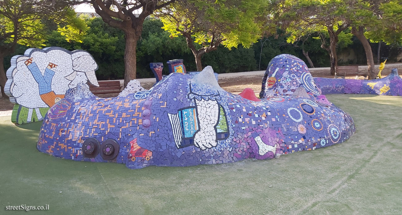 Holon - Story Garden - A purple monster - Quote from the book 3 - HaHamaniya St 8, Holon, Israel