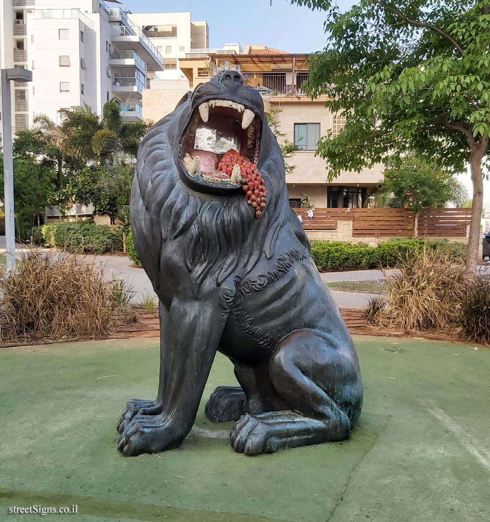Holon - Story Garden - The lion that loved strawberry - Naomi Shemer St 3, Holon, Israel