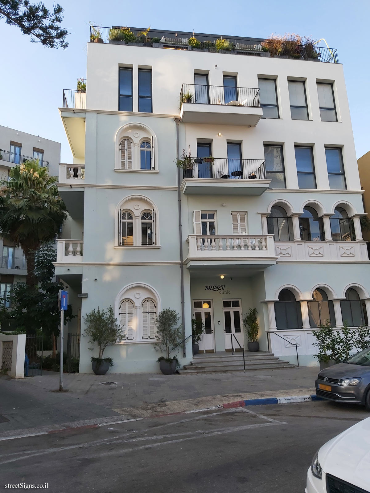 Tel Aviv - buildings for conservation - 16 Levontin - Levontin street front