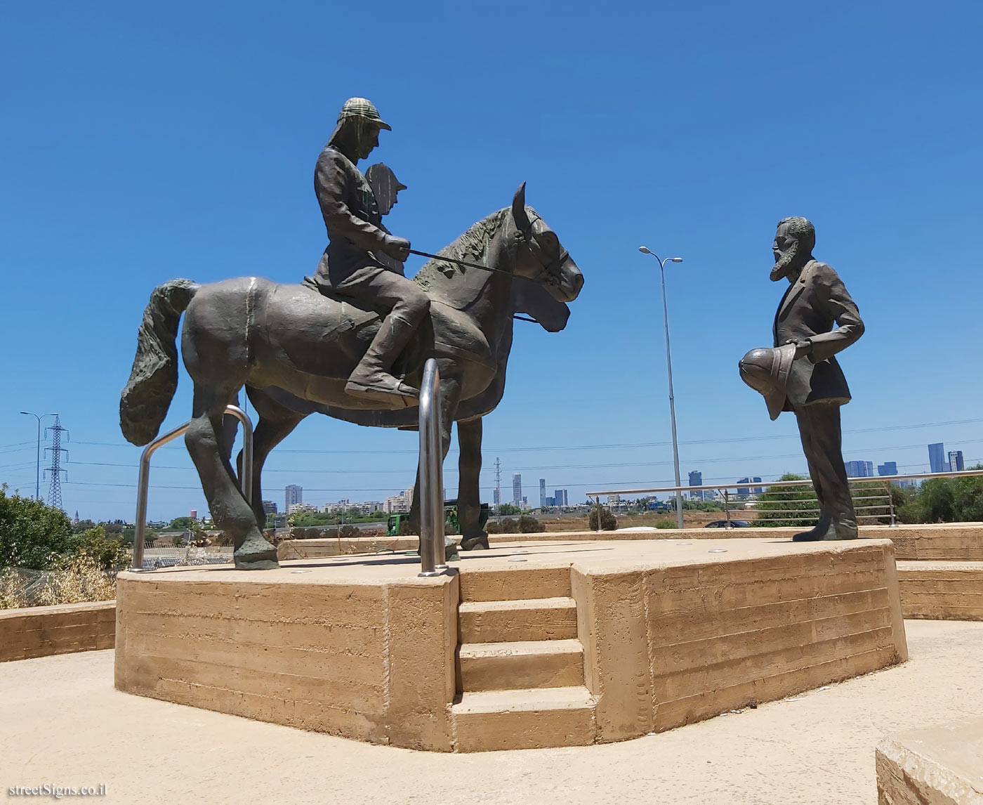 Statue about Herzl’s meeting with the German emperor - Mikve Israel