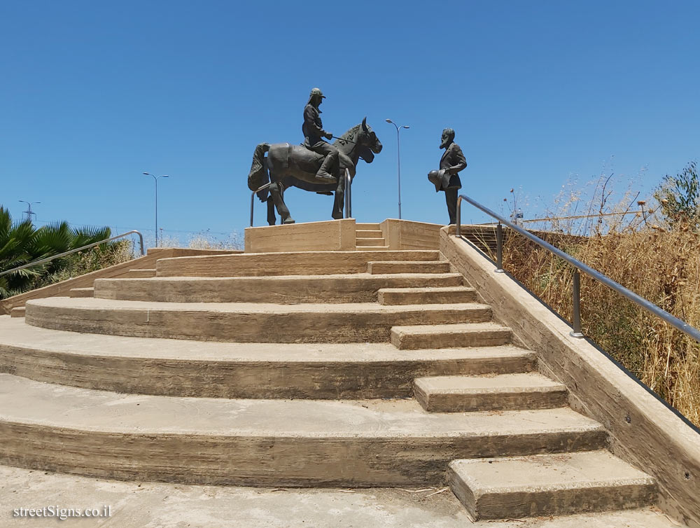 Statue about Herzl’s meeting with the German emperor - Mikve Israel