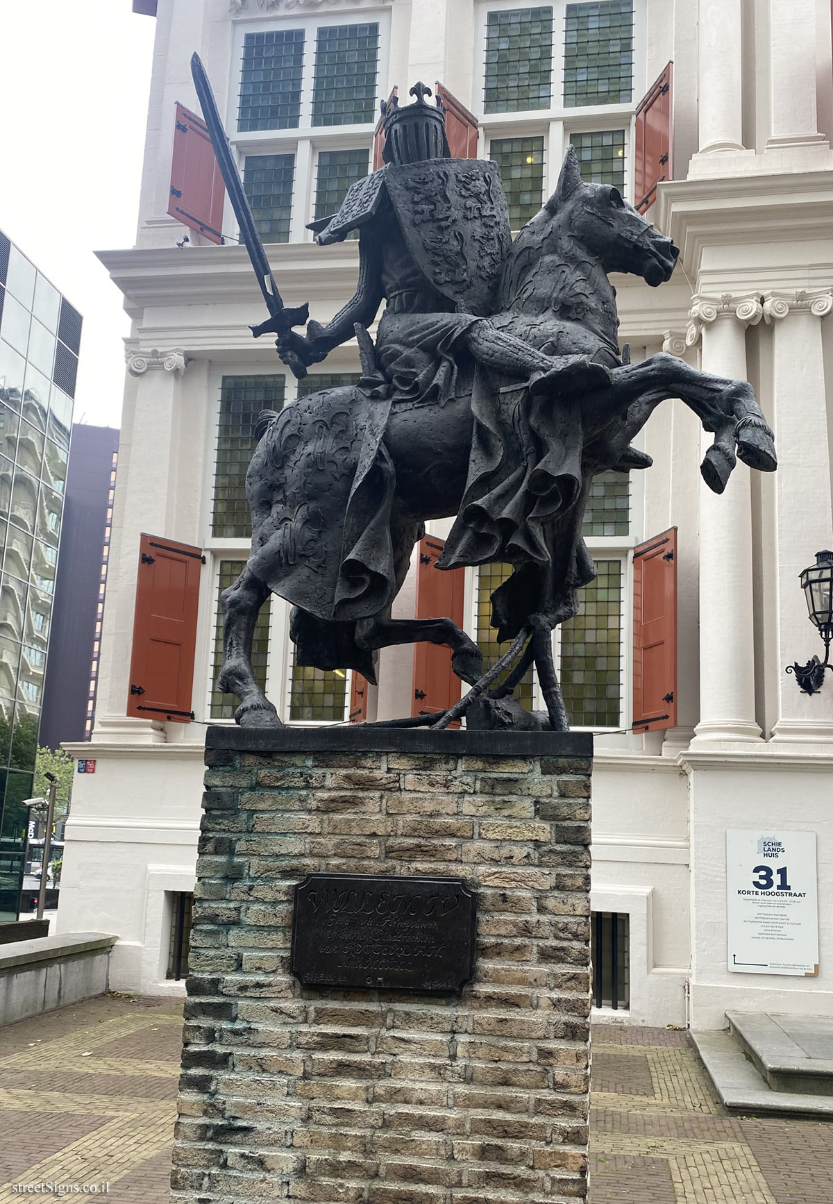 Rotterdam - Statue of William IV Graaf van Henegouwen - Korte Hoogstraat 27-31, Rotterdam, Netherlands