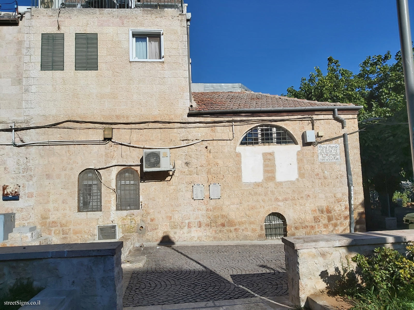 Jerusalem - Photograph in stone - Elections to the Ohel Moshe neighborhood committee - HaGilboa St 3, Jerusalem, Israel