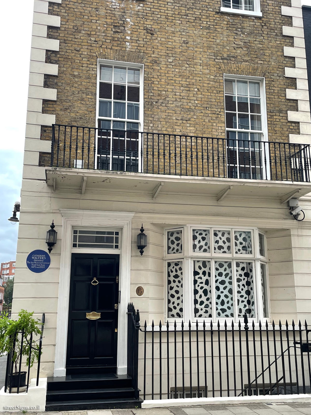 London - A memorial plaque in the place where Courtesan/fashion leader  Catherine Walters lived