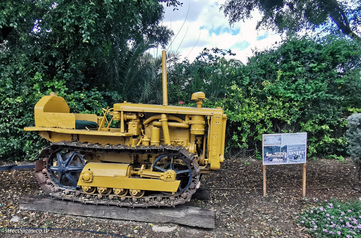 Negba - 80th birthday of the Caterpillar tractor - HaMeyasdim, Negba, Israel