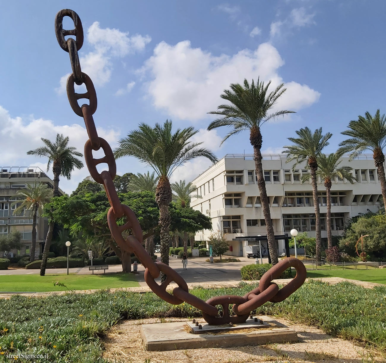 "Sculpture" - outdoor sculpture by Sucho (G. Suchowolsky) (2) - Tel Aviv University-Ramat Aviv Campus, Tel Aviv, Israel