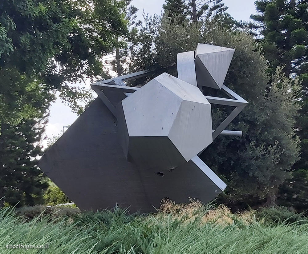 "Homage to Johann Kapler" - outdoor sculpture by Igael Tumrakin - Tel Aviv University-Ramat Aviv Campus, Tel Aviv, Israel