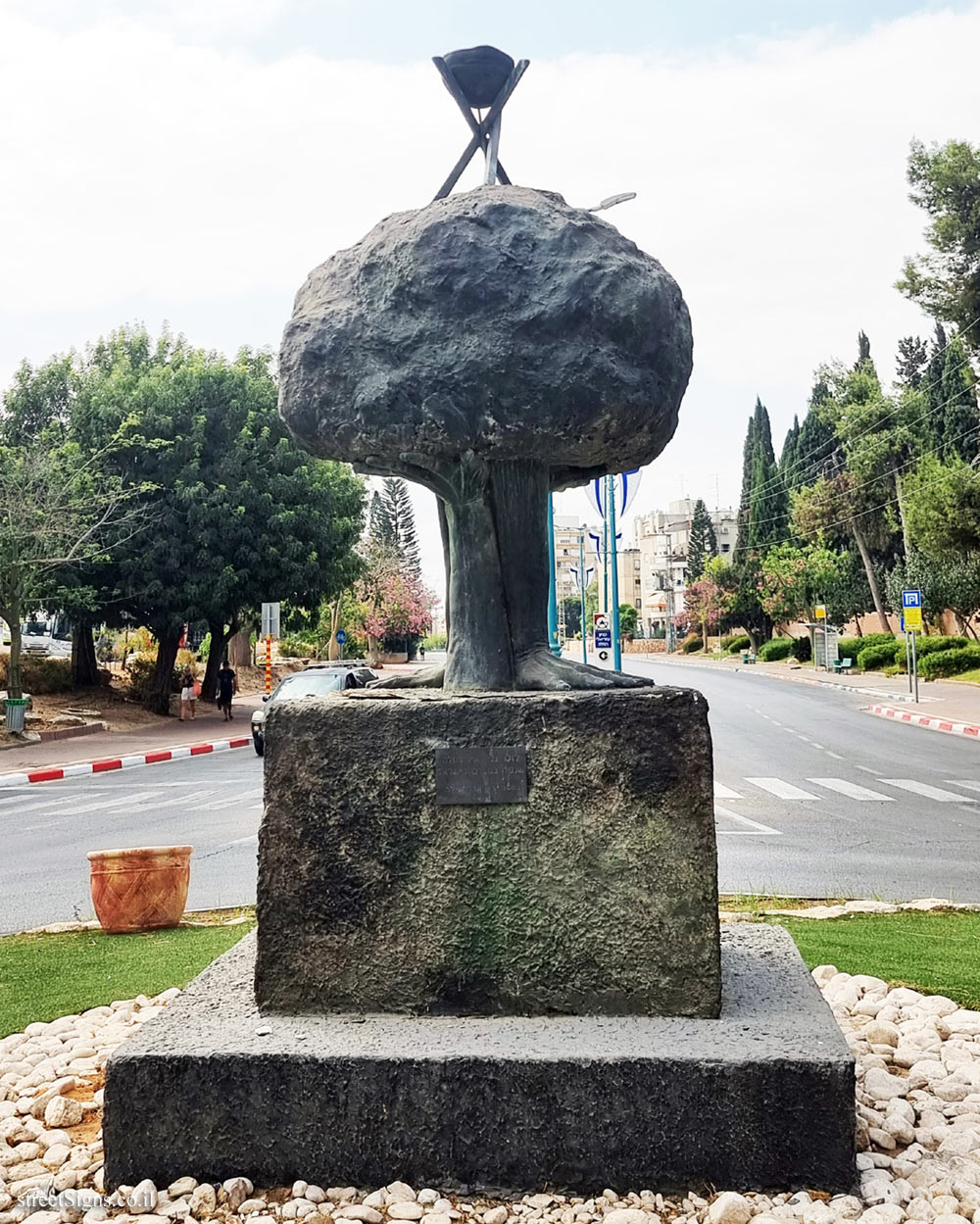 Ramla - a statue of Richard Shiloh in memory of the people of the city who fell in the wars - Sderot Hayim Weizman 17, Ramla, Israel