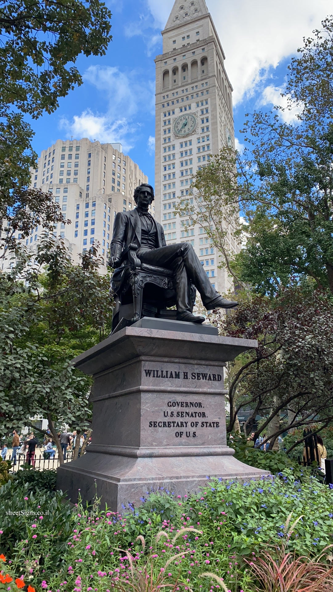 New York - A monument in memory of William Seward - E 23 St/Broadway, New York, NY 10010, USA