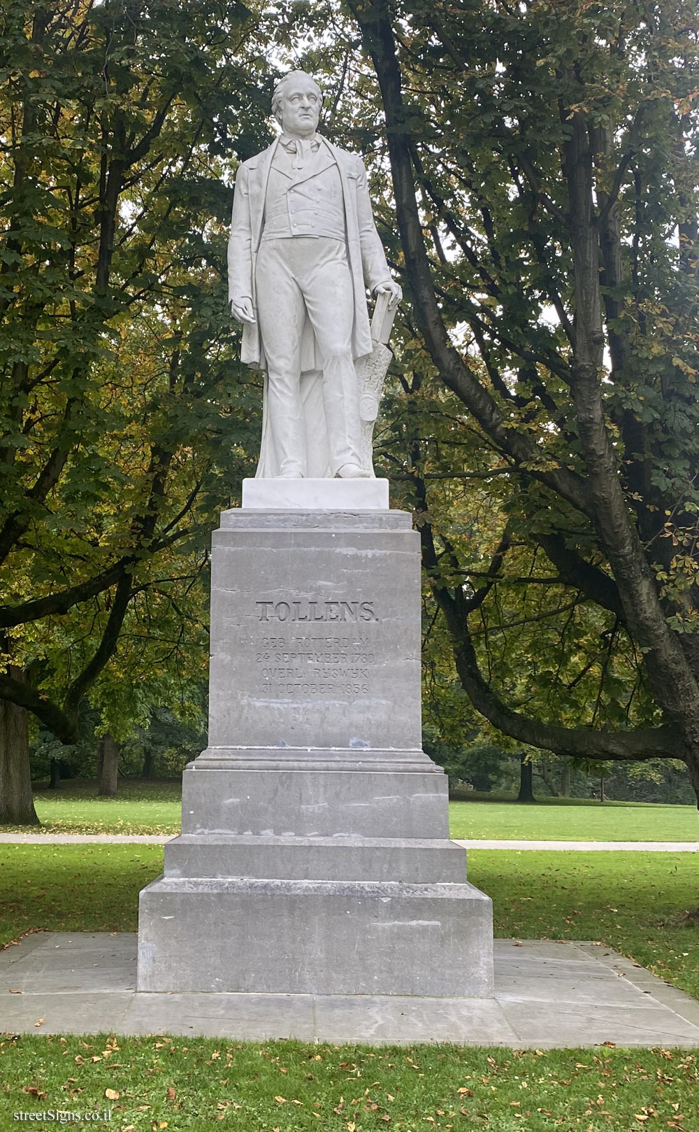 Rotterdam - A statue in memory of Hendrik Tollens - Kievitslaan 25, 3016 CG Rotterdam, Netherlands